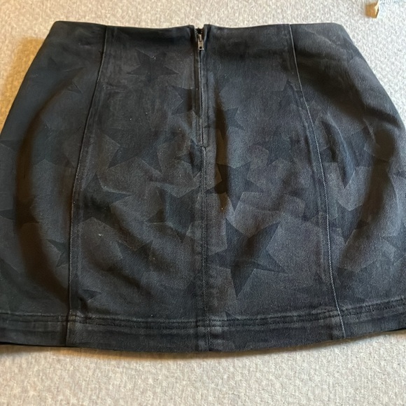 ⭐️skirt with lots  stars on it✨excellent condition - Picture 3 of 9